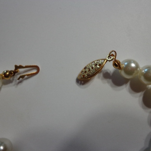 Faux Pearl Necklace & Bracelet Set - Picture 5 of 6